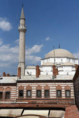 Moschee und Minarett in Izmir, Türkei