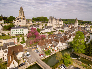 Obraz premium Colegiata de Saint-Ours, románico y gótico, edificada entre los siglos XI y XII,y vivienda real de los Valois durante la Guerra de los Cien Años, Loches, Indre, France,Western Europe