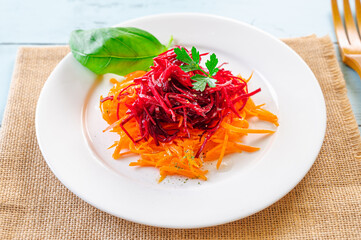 ビーツとニンジンのサラダ