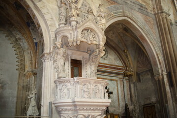Fototapeta na wymiar L'église Saint Michel, vue de l'intérieur, ville de Gaillac, département du Tarn, France