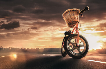 Fahrrad im Sonnenuntergang