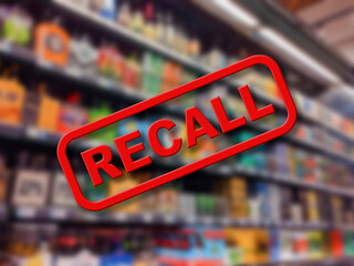 Blurry interior of a grocery store aisle behind large red Recall text - obrazy, fototapety, plakaty