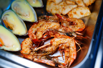 Chafing Dish with assorted grilled mussels and shrimps
