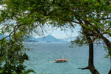 Boat on the sea at Angra dos Reis, State of Rio de Janeiro, Brazil. Taken with Sony ILCE-6000 18-50 lens, at 33mm, 1/350 f 9.5 ISO 125. Date: Dec 29, 2014