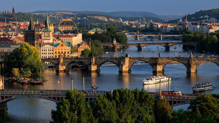Fototapeta na wymiar Prag, Blick vom Aussichtspunkt Vyhlídka na Letné, Uebersicht, Bruecken, Tschechien 