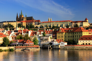 Fototapeta na wymiar Prager Burg, Hradschin, bei Sonnenaufgang, Prag, Tschechien 