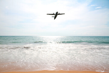 Fototapeta na wymiar airplane in the sea