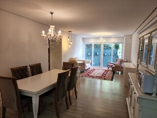 sala de jantar no apartamento