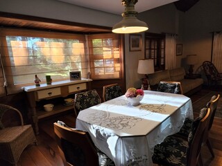 mesa na sala de jantar