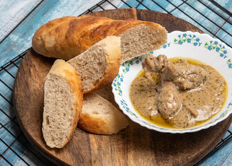 Cream Chicken with Bread