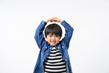 子どものOKや〇のポーズ　正面　真ん中