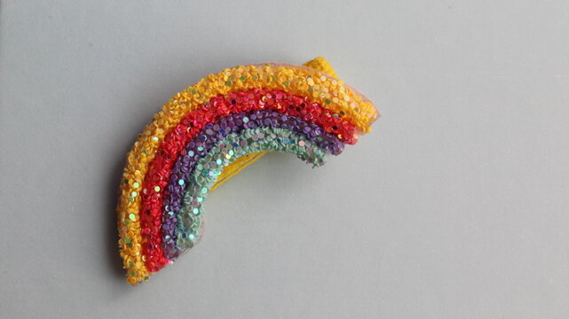 Accesorio para ni&ntilde;a con forma de arcoiris