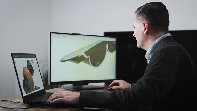 An experienced senior engineer leads the development of structures and parts for the automotive industry.