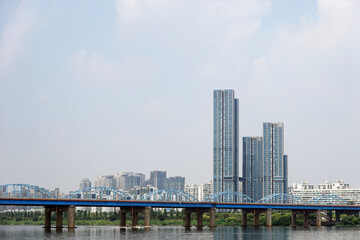 Fototapeta na wymiar The city view of Seoul seen from the Han River, Korea