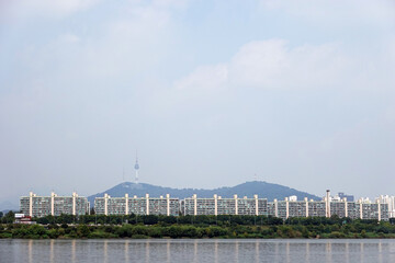 Fototapeta na wymiar The city view of Seoul seen from the Han River, Korea