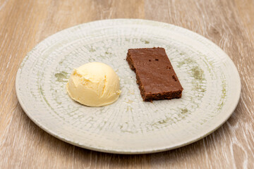 pastel de chocolate con helado
