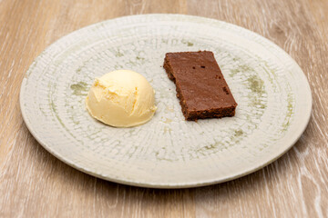 pastel de chocolate con helado
