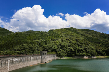 河内貯水池と堰堤の風景　北九州市八幡東区