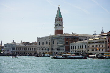 Fototapeta na wymiar Venice Italy Boat old buildings Big boats boat Canals