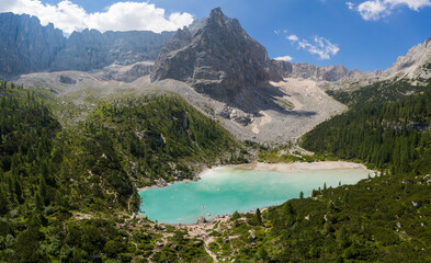 Fototapeta na wymiar Lago di Sorapis, Dolomiti, Cortina, Italia