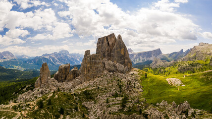 Fototapeta na wymiar Dolomiti, Cinque Torri, panoramica, Cortina, Italia