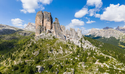 Fototapeta na wymiar Dolomiti, Cinque Torri, panoramica, Cortina, Italia