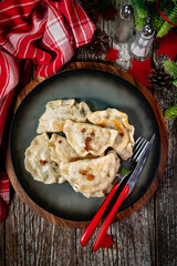 Fried dumplings stuffed with spinach.