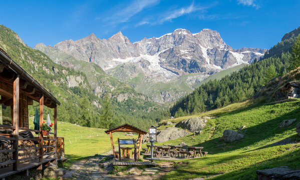The Punta Gnifetti or Signalkuppe, Parrotspitze, Ludwigshohe, Piramide Vincent peaks from Rifugio Pastore - Valsesia valley.