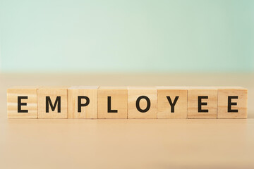 従業員のイメージ｜「EMPLOYEE」と書かれたブロック
