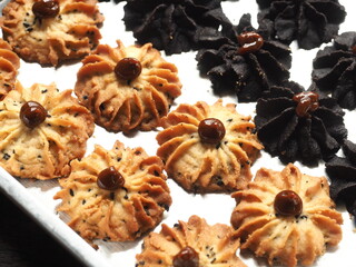 flower shaped butter cookies with caramel drop