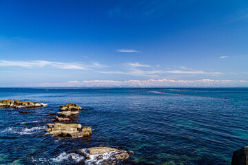 富山県　氷見海岸からの海越しの雪の立山連峰