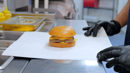 Preparing burgers in a fast food restaurant. 