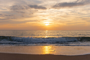 夕日とビーチ