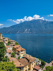 Fototapeta na wymiar Viste del Lago di Garda presso Limone sul Garda