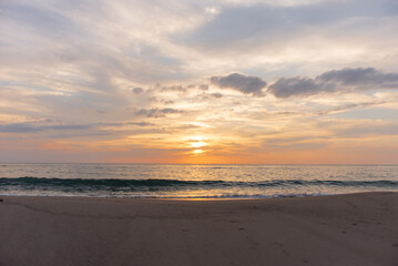 夕日とビーチ