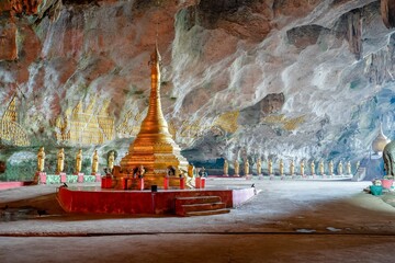 Beautiful view of the Buddha statue inside Kaw Ka Thaung Cave, in Hpa An, Myanmar - obrazy, fototapety, plakaty