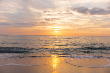 夕日とビーチ