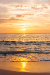 夕日とビーチ