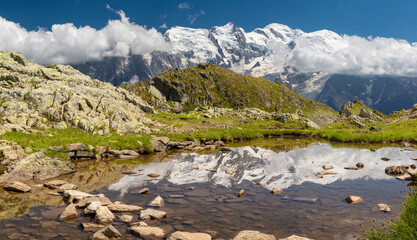 Fototapeta na wymiar The panorama of Mont Blanc massif and Les Aiguilles towers.