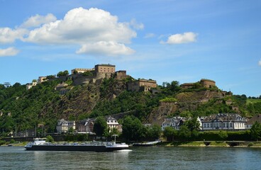 Fototapeta na wymiar der Rhein und die Festung Ehrenbreitstein bei Koblenz