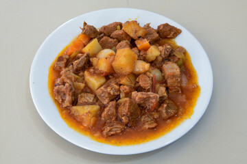 Sauteed chicken with carrots and peas ( Turkish ; Et, Tavuk Sote, guvec  )