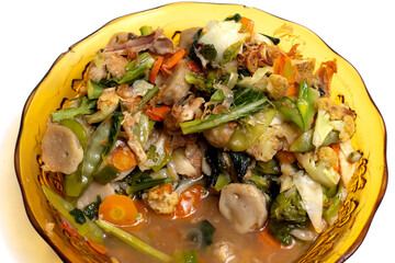 Food containing vegetables typical of china capcay.