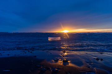 Sonnenaufgang am traumhaften diamond beach auf Island 