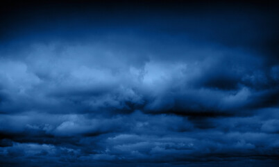 Fototapeta na wymiar Storm clouds in summer before storm