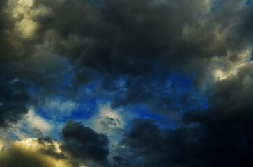 Fototapeta na wymiar Storm clouds in summer before storm