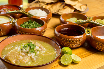 Menudo, pozole, gastronomía mexicana, salsa, picante y desayuno con sabor