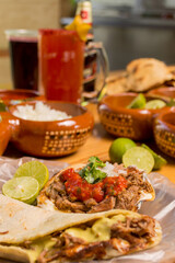 Menudo, pozole, gastronomía mexicana, salsa, picante y desayuno con sabor