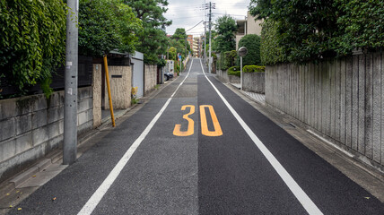 Obraz premium 住宅街の坂道