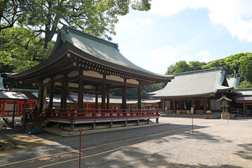 氷川神社　舞殿と拝殿
