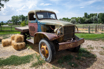 Obraz premium old rusty truck